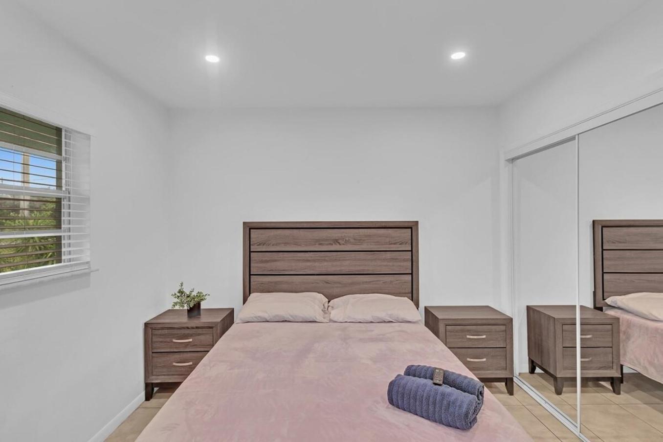 2 Bedroom House Minutes From Beach And Casino Db1 Dania Beach Exteriör bild