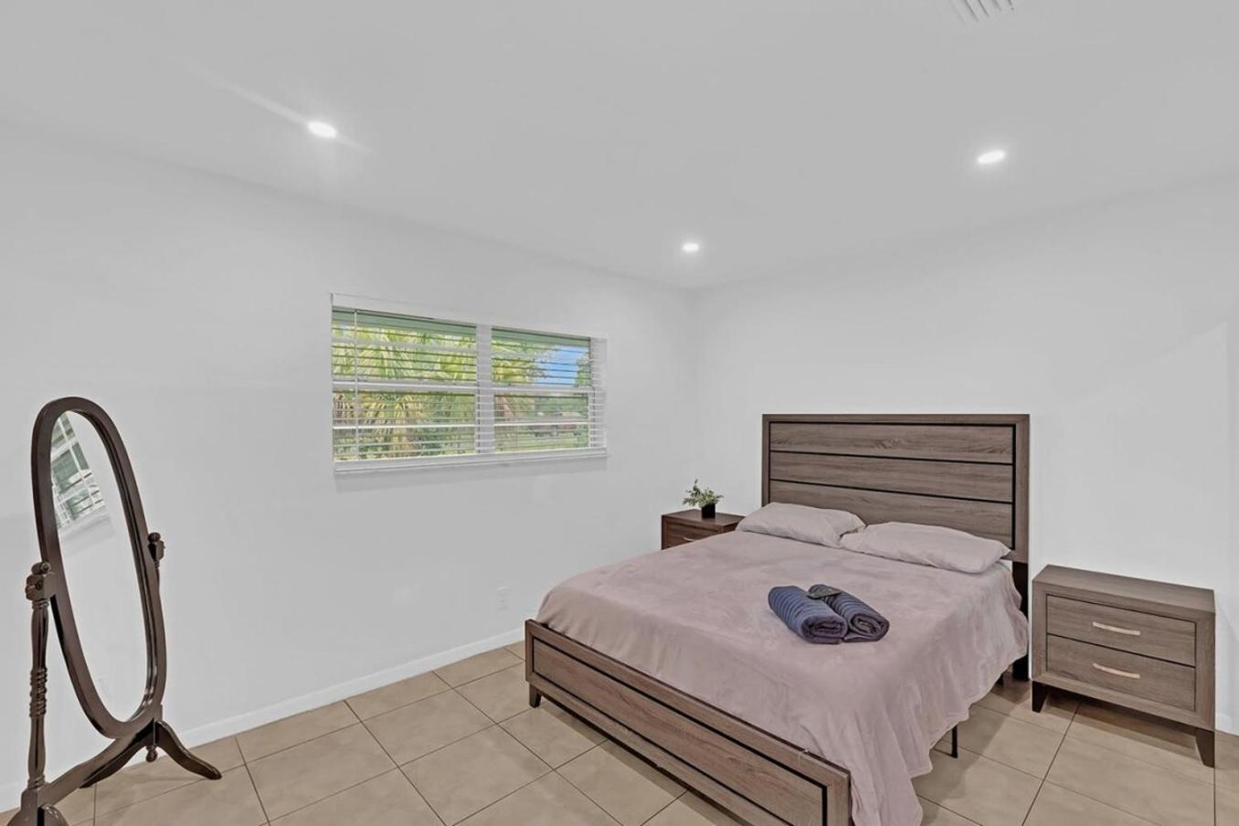 2 Bedroom House Minutes From Beach And Casino Db1 Dania Beach Exteriör bild