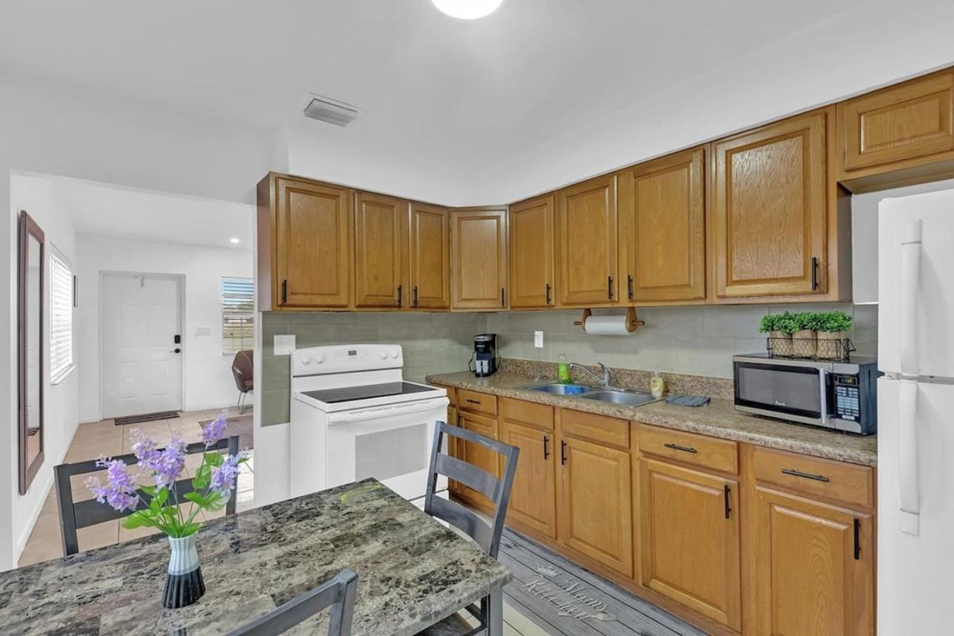 2 Bedroom House Minutes From Beach And Casino Db1 Dania Beach Exteriör bild